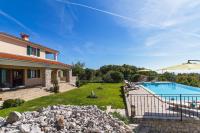 Elegant 4-Bedroom Villa with Private Pool and Amazing Sea Views - Bed and Breakfast Skitača