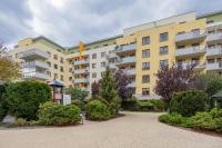 Warsaw Ursus Modern Apartment with Parking, AC & Balcony by Noclegi Renters - B&B Varsavia