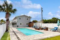 Sunny Upper Level 1 Block from 2 Beaches w/Private Pool, High-Speed Wi-Fi - B&B Vilano Beach
