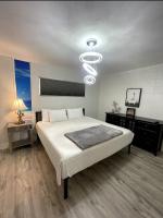 240 Queen Bed, 3 Pools, 80in TV - Ferienwohnung Destin