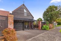 West Harbour Modern Loft Studio with Iconic Skyline - B&B Auckland