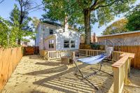 Cozy House, Pool Table and Parking, Mins to DC - Bed and Breakfast Arlington