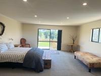 Tipapa Deer Park - Spacious Rural lodge Sleeps 22 - B&B Motunau