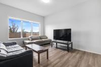 EasyStay - Close to Edmonton Airport, Shared Washroom - B&B Edmonton