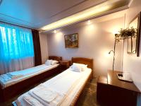 Zweibettzimmer mit Gartenblick