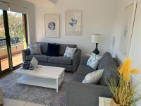 Beautiful and Bright Penthouse - B&B Hawks Nest