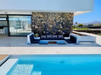 Casa Horizon, Luxury Villa 8P, Heated Pool, 4BR 4BA, Volcano Views - Quiet & Stylish, Lajares - Chambres d’hôtes Lajares