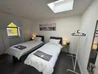 2BR Flat in Prime Location - B&B Slough