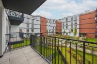 Climatic Apartment with Parking & Balcony Ideal for Business Travelers by Noclegi Renters - Bed and Breakfast Warschau