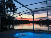 Luxury Waterfront 3b2b Heated Pool , Game Room , Piano House - Bed and Breakfast Kissimmee