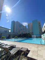 Marina Spatial Studio - 300 Mbps, Pool, Gym, Mountain View - B&B Dumaguete