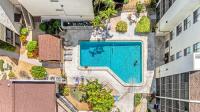 Coastal Condo, Water Views, Fishing Dock & 0.6 Miles to Siesta Beach - B&B Siesta Key