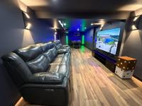 5BR/3BA*Game Room*FirePit*Theater*3 mins to ARK! - B&B Williamstown