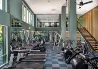 Charming 2BR Retreat Pool Gym 10min to Disneyland - Ferienwohnung Santa Ana