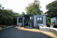 Sunset Retreat Cabin, Hot Tub & Garden views - Bed and Breakfast Portglenone