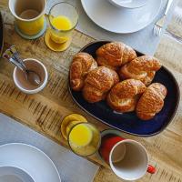 The Lookout Stylish Escape with Mountain Views - B&B Canmore