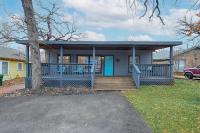 Walk to AT&T Stadium! Dream City Retreat 3BR2BA wFirepit & Modern Comforts - B&B Arlington