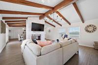 Vacation home with private pool and game room, minutes from the beach - Chambres d'hôtes Galveston