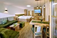 Apartment with Mountain View