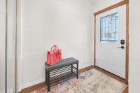 Fabulous Home-King bed-Easy Access to EVERyTHING! - B&B Edmonton