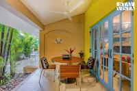 StayVista at Villa Nimaya with Lawn & Pool - B&B Saligao