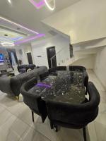 5 Bedrooms and 5 Bathrooms Luxury Duplex With Private Swimming Pool - B&B Lagos