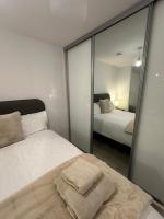 Modern Studio Retreat with Gym Access in Salford, Manchester - B&B Manchester