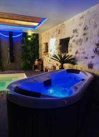 La Grange Piscine Indoor Pool and Spa Lake Annecy - Chambres d'hôtes Lathuile