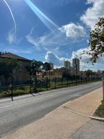 Le Grand T4 - Wifi, Parking, Clim - Bed and Breakfast Toulon