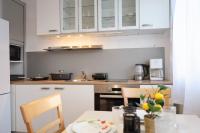 Bright & Cozy Apartment with Netflix & Xbox! - Ferienwohnung Kladno