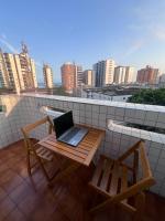 Praia Grande Apto 3min do Mar com Garagem Pet Friendly para 8 Pessoas Check in 13h Check out 10h - Chambres d’hôtes Praia Grande