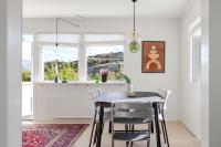 Family home near the ocean, with large patio & BBQ - Chambres d'hôtes Skärhamn