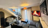 Comfortable Two Bedrooms House DL5 with Garden Parking and Free WiFi - Bed and Breakfast Woodham
