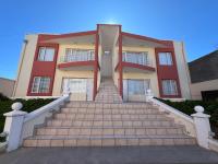 Complejo LA OMA, ubicado a 400 mts del mar con estacionamiento privado - B&B Las Grutas