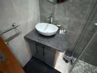 Chekkat Square Flat 9 On The Bult - B&B Potchefstroom