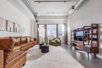 Downtown Escape - 2BR w Skyline Views & Hot Tub - B&B Los Ángeles