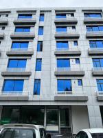 One bed apartment facing Eiffel tower - B&B Lahore