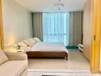 One Uptown Residence BGC 1BR sofabed - B&B Manila