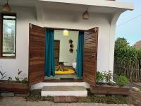 Deluxe Double Room (2 Adults + 1 Child)