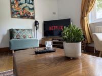 Caterham 3 Bed House, Free on street Parking - B&B Caterham