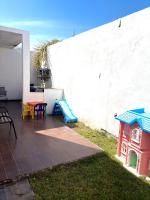 Casa completa y equipada 4 habitaciones 6 camas asador y juguetes para niños A 10 minutos de parques industriales, clínicas 71 y 16 del IMSS y del ISSSTE juegos Arcade - B&B Torreón