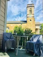 3BR Parisian Penthouse sleeps 5 w Balcony on Streetcar!! - B&B Nueva Orleans