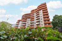 Modern Apartment with Desk and Balcony by Noclegi Renters - B&B Krakow