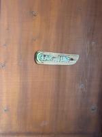 Habitación con cama grande y vistas al jardín