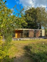 New Wooden House Near Hornbæk Beach - Chambres d'hôtes Hornbæk