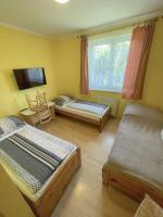 Tweepersoonskamer met 2 Aparte Bedden en een Extra Bed