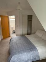 Modern 3-Bedroom Home 3 Minutes from Biggin Hill Airport - Secure Gated Community - B&B Biggin Hill