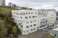 LL Properties - H81 Downtown Apartment With a View - Bed and Breakfast Akureyri