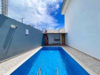 Apto no pavimento superior com 2 quartos (ambos com ar)com vista para o mar e internet privada 300MBPS. a aproximadamente 900m da praia de Taperapuã (Axé Moi), Residencial Vista Bela condomínio com piscina e área gourmet. - B&B Porto Seguro