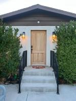 Hanna's Corner - B&B Canoga Park